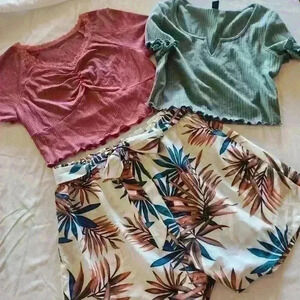 Shein outfit! 1 pair of shorts with 2 tops. Women's 1x